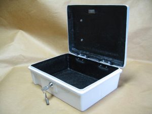 無線機BOX（厚底）開いてる